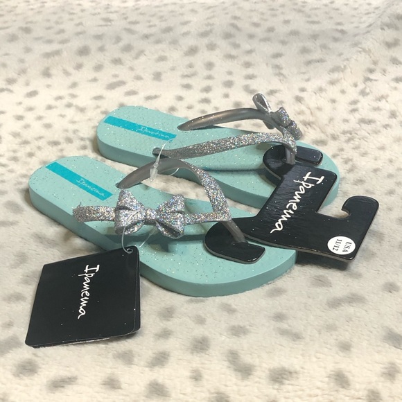 ipanema glitter bow flip flops